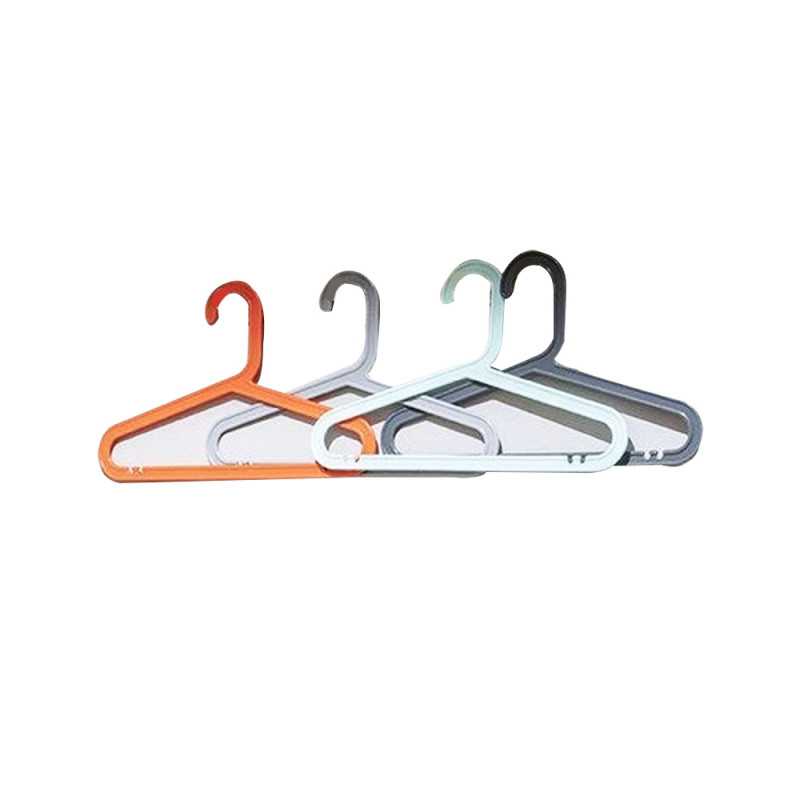 Lot de 4 cintreplastique multicouleur H.20.5 x l.34 x P.1.52 cm