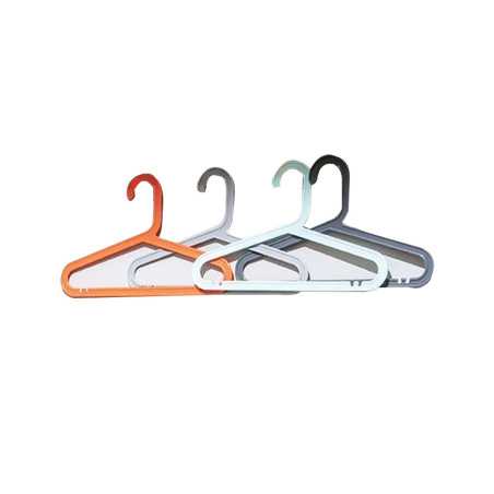 Lot de 4 cintreplastique multicouleur H.20.5 x l.34 x P.1.52 cm