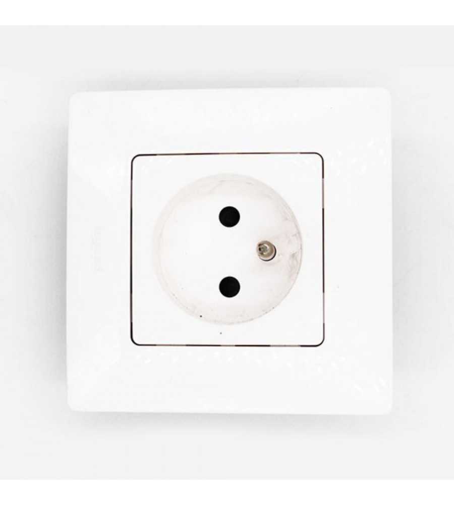 Prise 2p+t connex sans outil