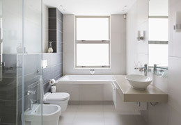 Comment aménager une petite salle de bain ?